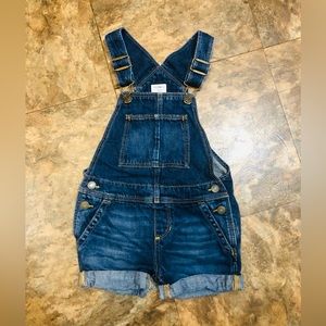 Girls size 4 shorts overalls - Gap